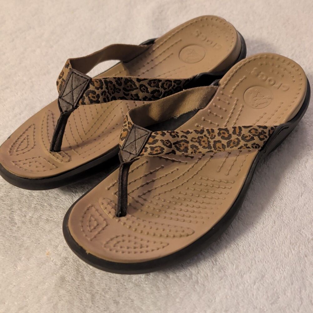 Crocs Capri Flip Flop Sandals Women's 9 Leopard Animal Print Comfort Shoes
